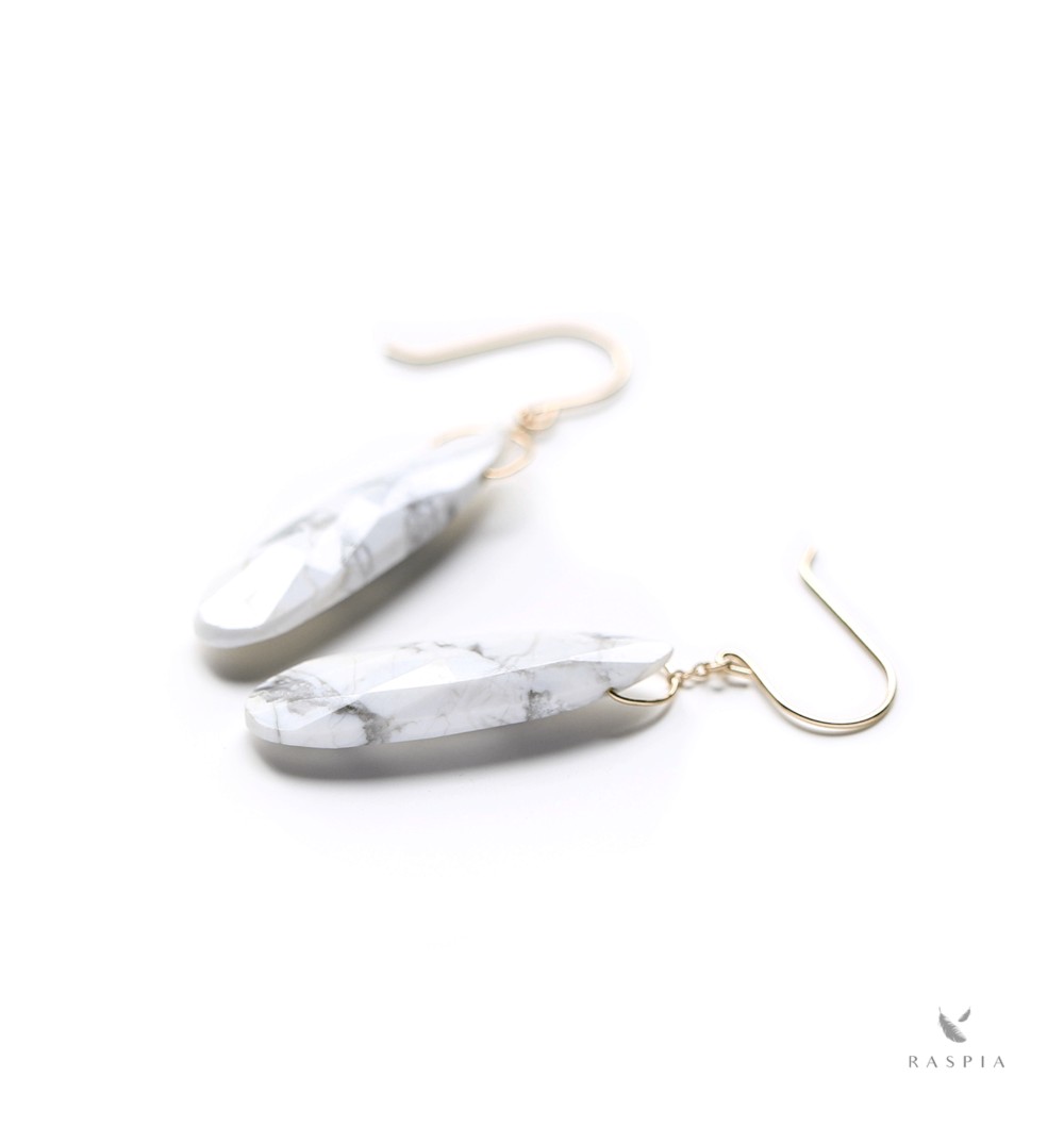 一粒ハウライト(ロングペアシェイプ) K10フックピアス~ESPOIR~