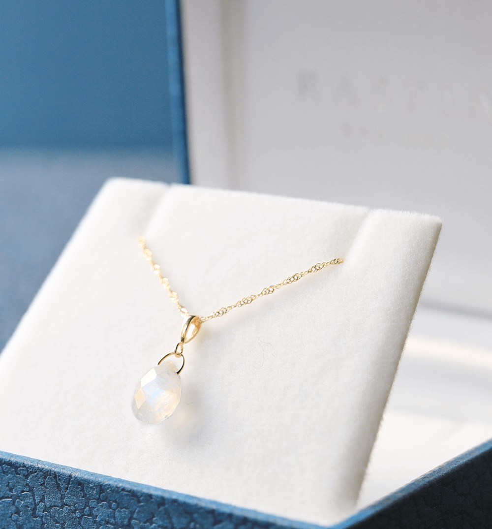 6月誕生石 K10 ムーンストーン(平ドロップ) ネックレスチャーム ~BOURGEON~（チェーンのセット購入できます