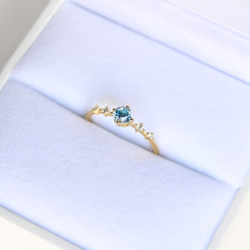 藍色鋯石和鑽石 K18 戒指圓形切割 ~Ello Lily~ 二月生日石 第4張的照片