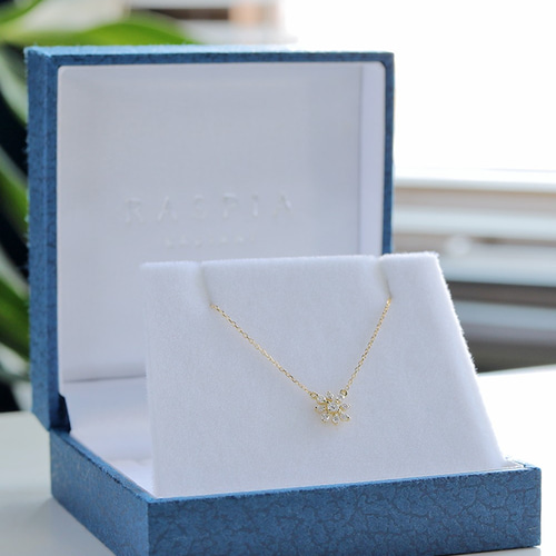 雪の結晶モチーフ9つのダイヤモンド K18ネックレス~Diamond