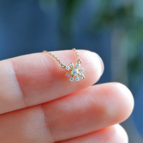 雪の結晶モチーフ9つのダイヤモンド K18ネックレス~Diamond