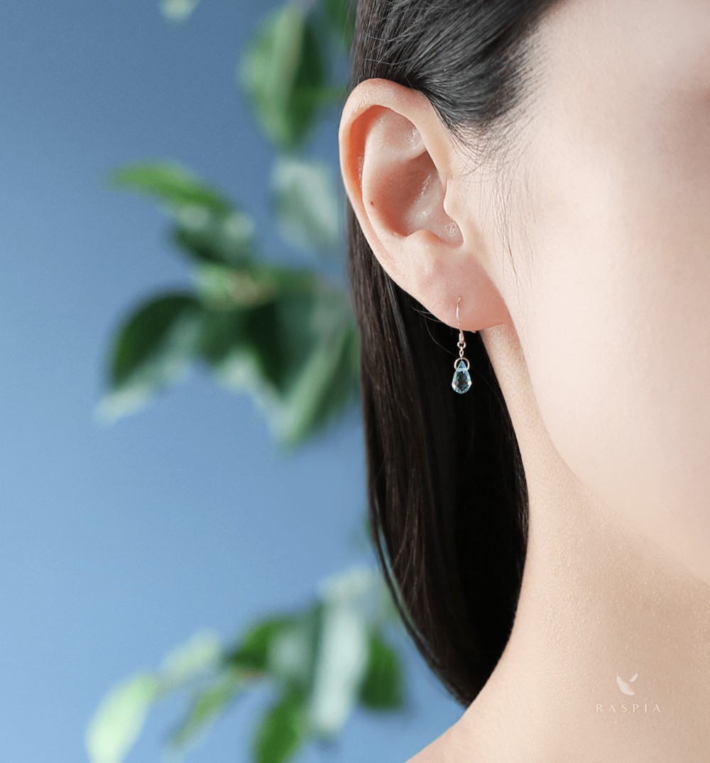 11月誕生石 一粒ブルートパーズ K10 フックピアス(ブリオレットカット)~ESPOIR~