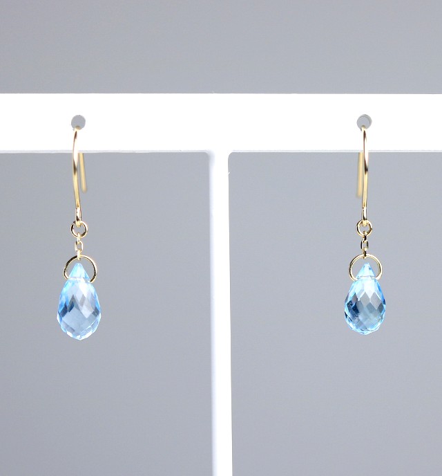 11月誕生石 一粒ブルートパーズ K10 フックピアス(ブリオレットカット)~ESPOIR~