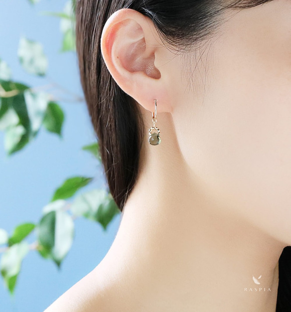 [數量限定] &lt;Rare Stone&gt; Moldavite K18 Crossing Earrings ~RADIA 第2張的照片