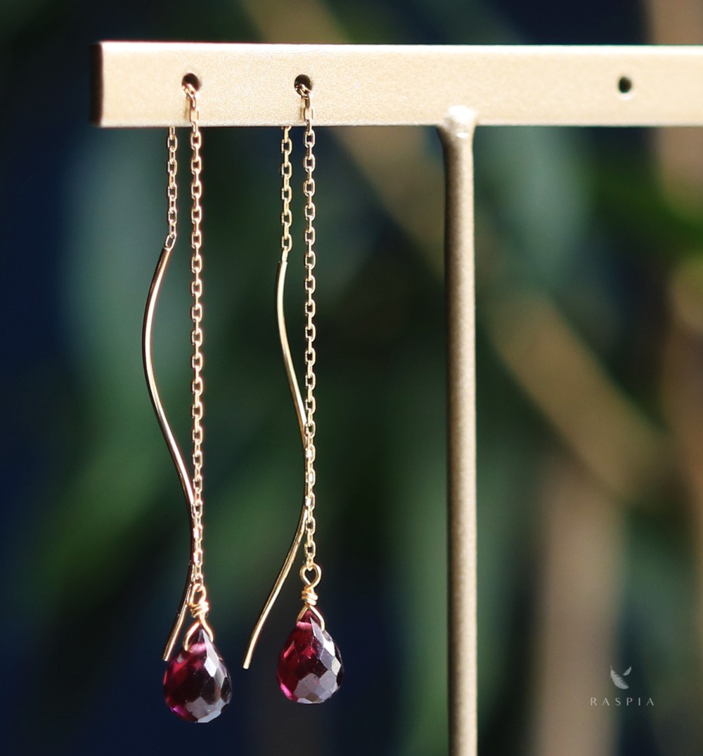 1月の誕生石 K10一粒ロードライトガーネット(ブリオレットカット) アメリカンピアス~MONTBRETIA~