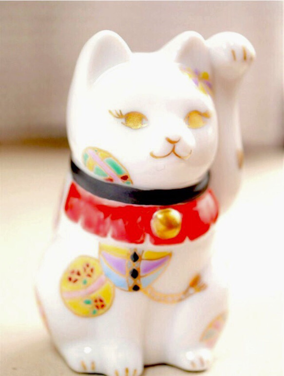 花詰タッチ招き猫　作家作品 花柄の陶器製招き猫 作家作品