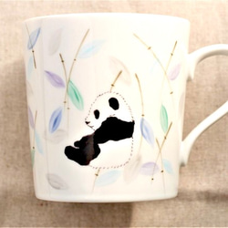 子パンダとカラフル笹の葉のマグカップ① 2枚目の画像