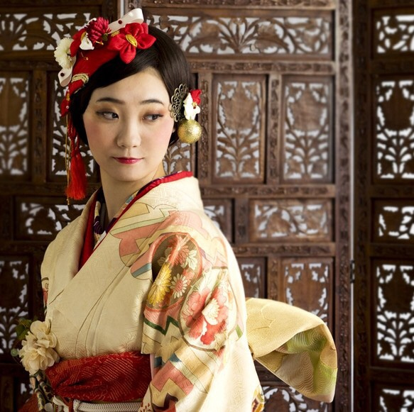 【後編】今一番出逢いたい、成人式を彩る『赤』の髪飾り7選 1枚目の画像