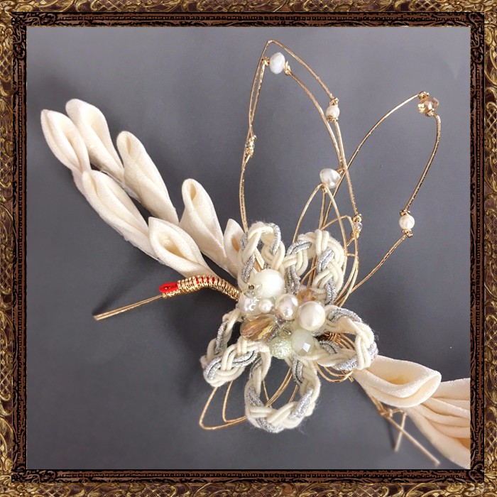 【送料無料】結婚式　ウェディング　ヘッドドレス　髪飾り　白　つまみ細工　おしゃれ　寿ヘッドドレス　清く美し鶴姫の舞