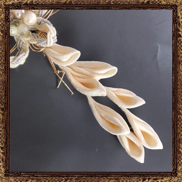 【送料無料】結婚式　ウェディング　ヘッドドレス　髪飾り　白　つまみ細工　おしゃれ　寿ヘッドドレス　清く美し鶴姫の舞