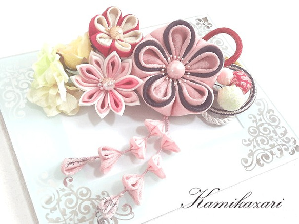 ⚜ 正絹髪飾り デイジーやマーガレット つまみ細工 / 箱付【ピンクx黄  