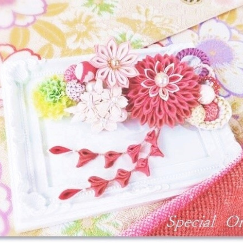 ⚜ 正絹髪飾り 八重桜やガーベラ つまみ細工 / 箱付【赤x珊瑚色xピンク