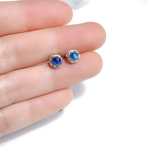 角度によって表情を変える 不思議な石 ブルーラブラドライト ロンデル