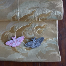北欧風刺繍のブローチ/moth蛾 4枚目の画像