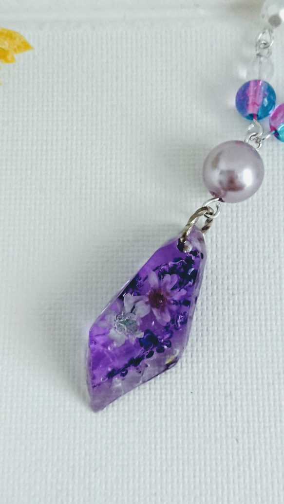 【秋の福袋】薄紫色の鉱石とスターフラワーのネックレス・ピアスset 3枚目の画像