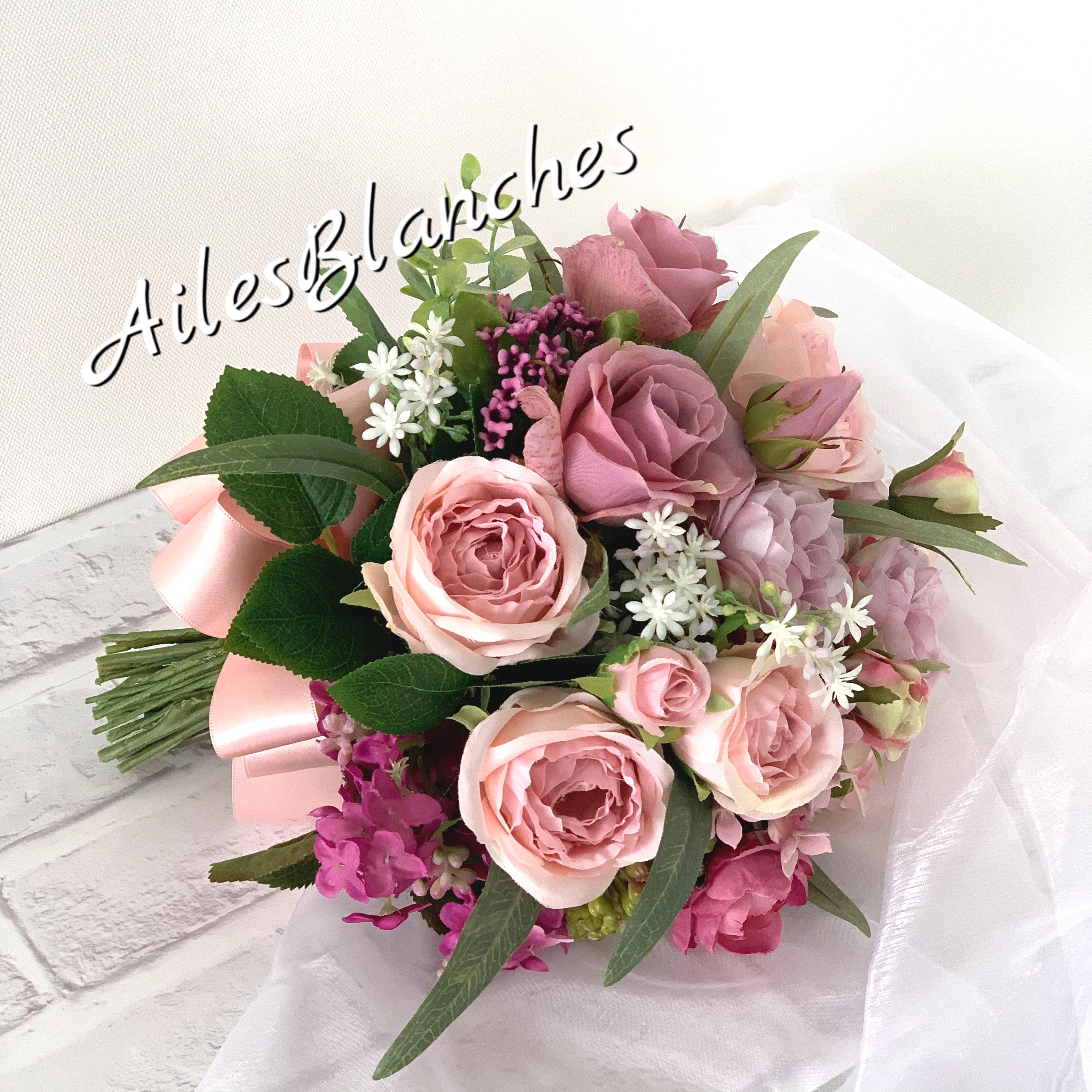 〈受注制作〉ローズのクラッチブーケ(ブートニア付き)