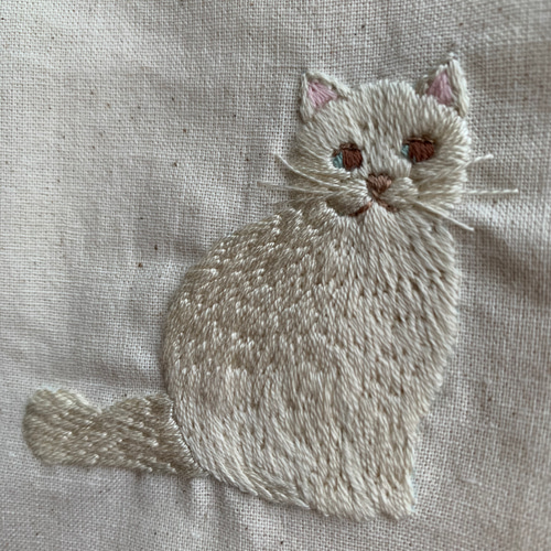 受注生産】白猫刺繍巾着 生成り 巾着袋 zako_embroidery 通販