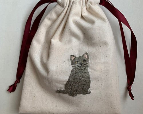 クマ刺繍付きグレー巾着バッグ　まゆこシェニール　本日のみ値下げ 04d28852a1d68c10fd809d8f8ffa91