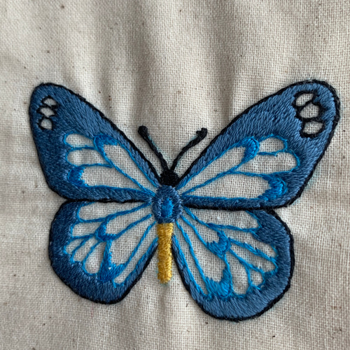 no.59 蝶々刺繍巾着 青い蝶々×生成り 巾着袋 zako_embroidery