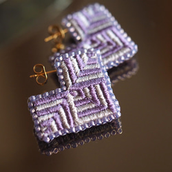 square stripe 刺繍ピアス サージカルステンレス（light purple &light gray） 2枚目の画像