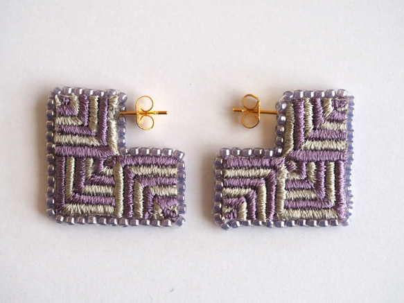 square stripe 刺繍ピアス サージカルステンレス（light purple &light gray） 7枚目の画像