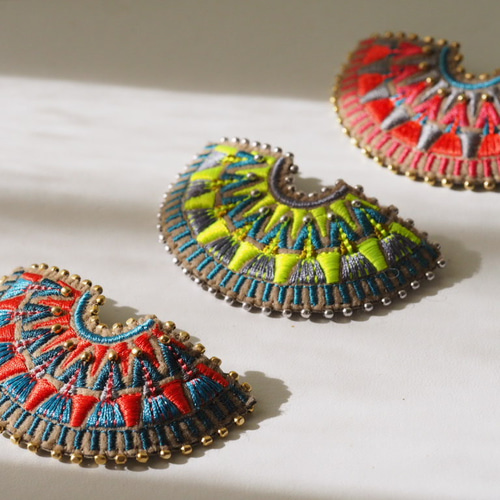 Tribal - ブローチ（blue×orange） ブローチ kaze-no-oto nanoha 通販