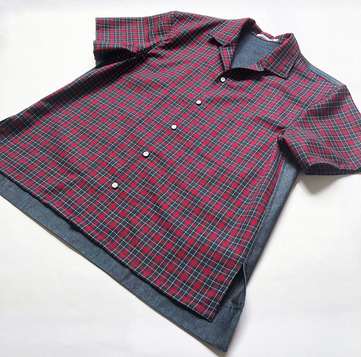 赤チェック×デニムの開襟シャツ