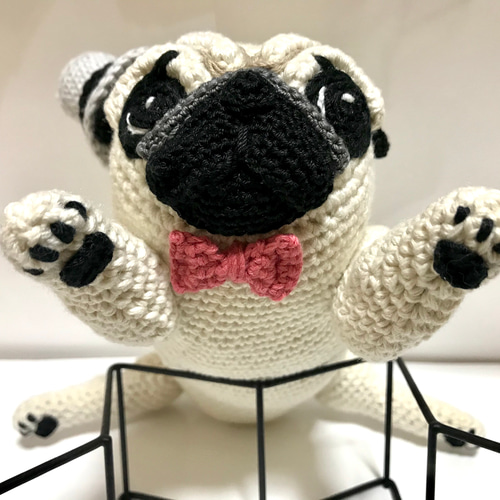 寝そべるパグちゃんあみぐるみ あみぐるみ Noir_et_Bleu 通販 9854835