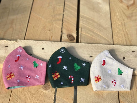 「クリスマス」手刺繍リネン マスク　１枚 3枚目の画像