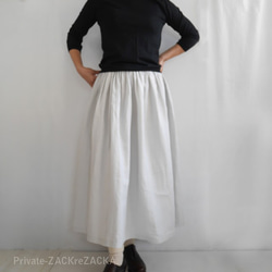 国産リネン100％・ファンタムグレーがやさしい雰囲気のミディ丈ギャザースカート 1枚目の画像