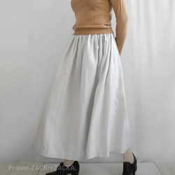 国産リネン100％・ファンタムグレーがやさしい雰囲気のミディ丈ギャザースカート 3枚目の画像