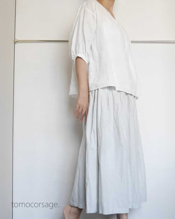 国産リネン100％・ファンタムグレーがやさしい雰囲気のミディ丈ギャザースカート 6枚目の画像