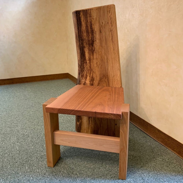 広葉樹の一枚板を使った森の木椅子（koisu) No.003 無垢椅子　子供椅子　飾り椅子　 2枚目の画像