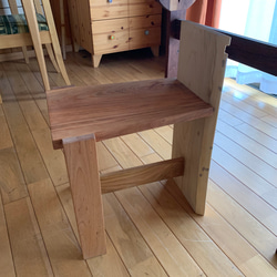 広葉樹の一枚板を使った森の木椅子(koisu)ダイニングA 無垢椅子　 3枚目の画像