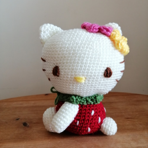 魅了されすぎた。死ぬほどの愛]手編みのウール人形人形-ストロベリー