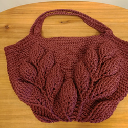 [魅了されすぎた。死ぬほど愛されている]手編みのウールバッグ-立体的なリーフハンドル/ショルダーバッグ 1枚目の画像