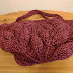 [魅了されすぎた。死ぬほど愛されている]手編みのウールバッグ-立体的なリーフハンドル/ショルダーバッグ 2枚目の画像