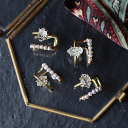 原石ダイヤモンドクォーツとパールの2連イヤーカフ 8枚目の画像