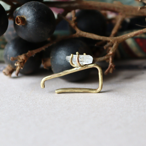 クォーツ結晶のイヤーカフ（インダストリアル風） 3枚目の画像