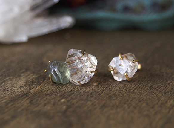 niraco様オーダー　原石のダイヤモンドクォーツとブルージルコンのピアス 1枚目の画像