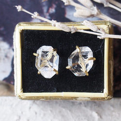 【一点物】大粒原石のダイヤモンドクォーツのピアス 1枚目の画像