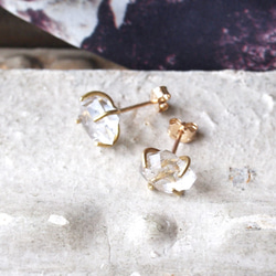 【一点物】大粒原石のダイヤモンドクォーツのピアス 4枚目の画像