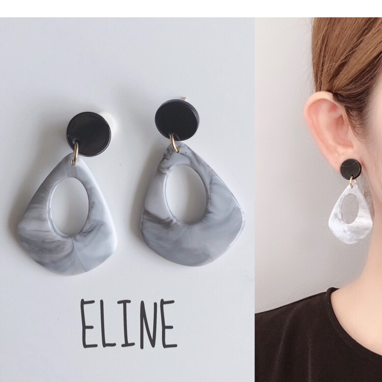 大ぶりピアス 大ぶりイヤリング グレーマーブル 変形フープ ピアス  