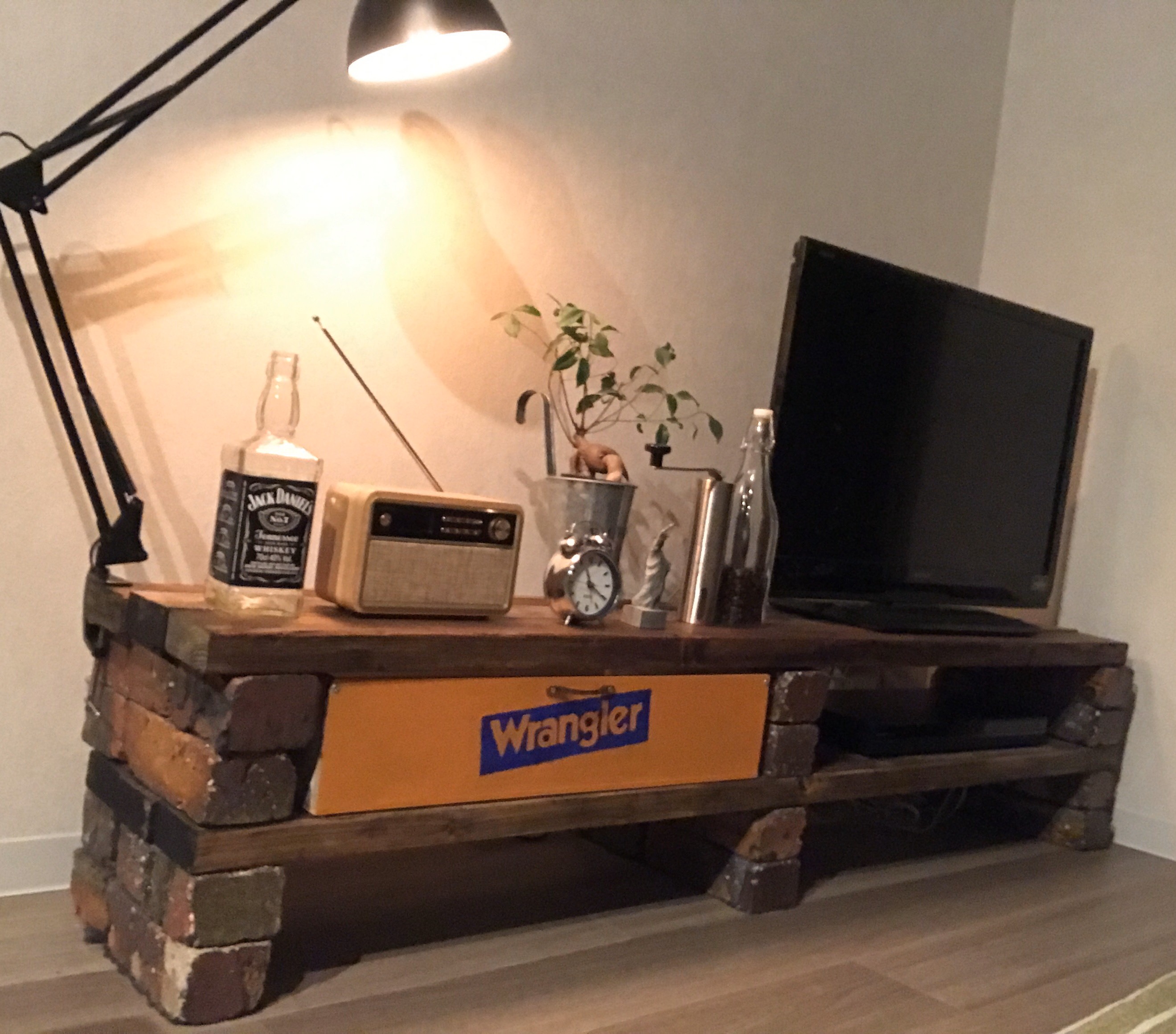 オーダーハンドメイド　ブルックリン調テレビボード　高級ワックス高級ヴィンテージレンガ使用