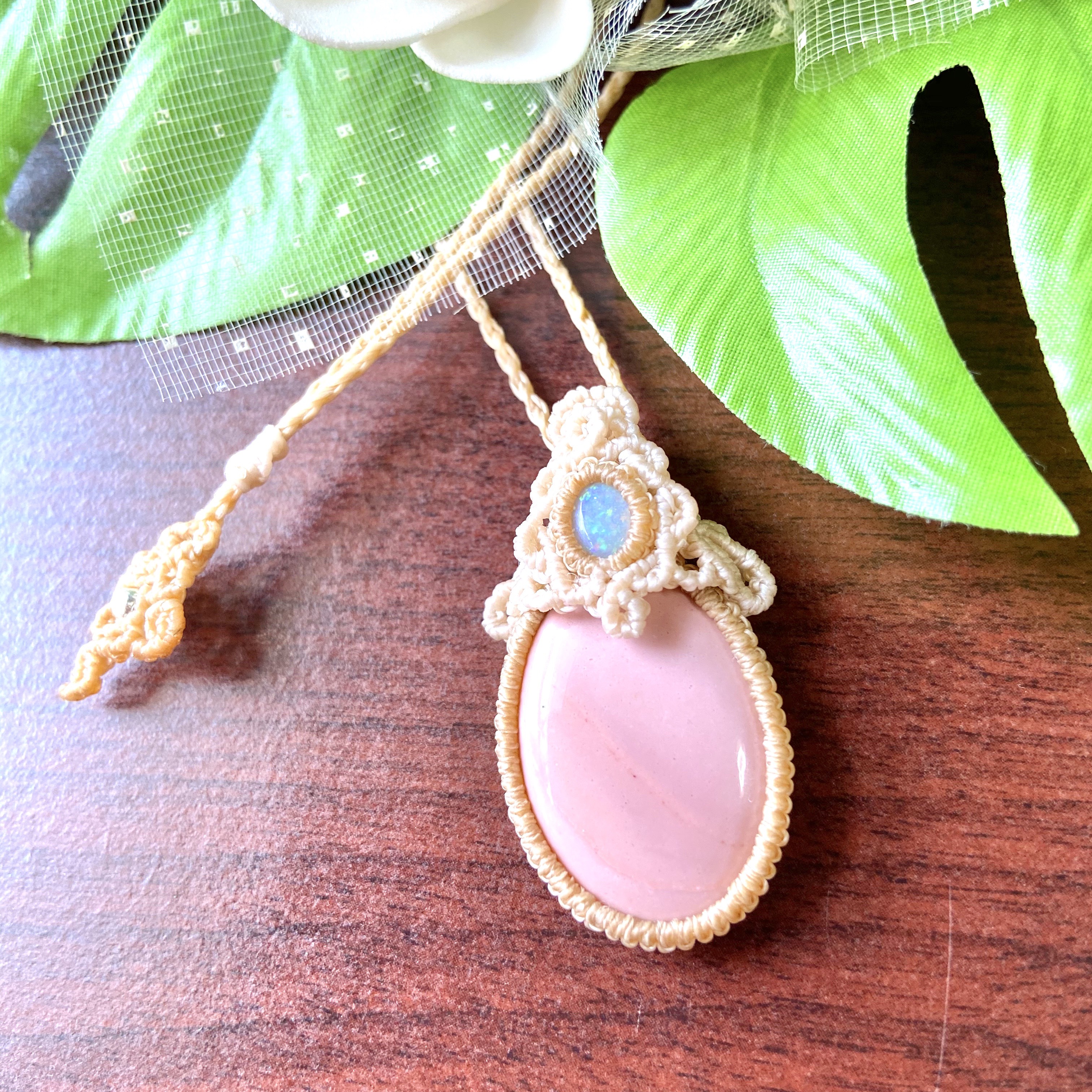 期間限定SALE】ピンクオパール×オパールのマクラメネックレス  