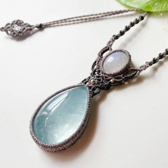 宝石質ムーンストーン・アクアマリンのマクラメネックレス 大粒アクアマリン×ブルームーンストーンのマクラメネックレス