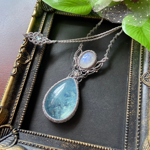 大粒アクアマリン×ブルームーンストーンのマクラメネックレス