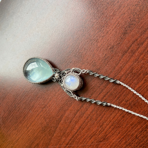 大粒アクアマリン×ブルームーンストーンのマクラメネックレス