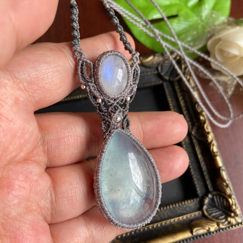 大粒アクアマリン×ブルームーンストーンのマクラメネックレス