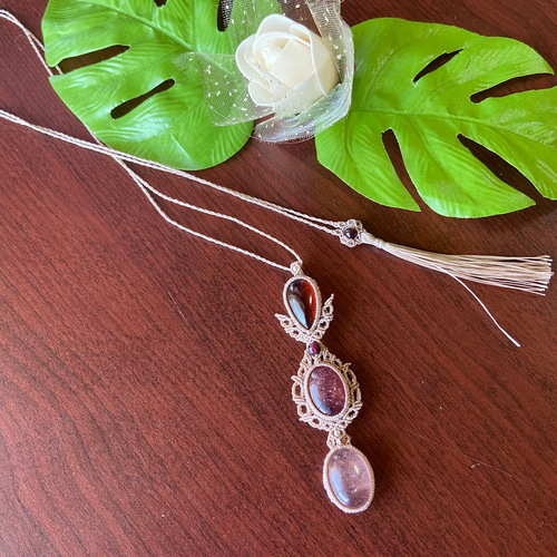 2種類のストロベリークォーツ×ガーネットのシンプルなマクラメ